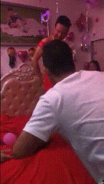 女汉子搞笑坐姿,姿势独特，笑点满满！