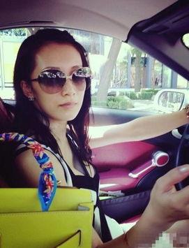 香奈儿生活照,时尚传奇的日常生活剪影