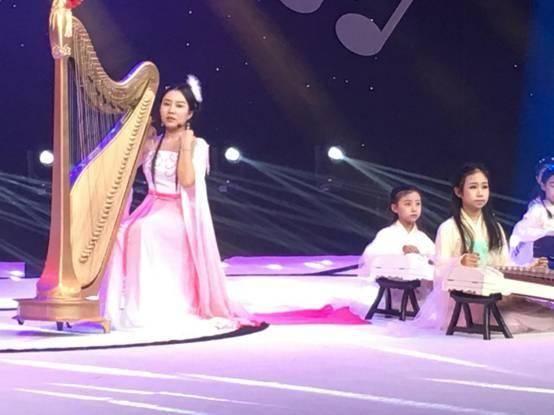 古筝演奏 背景音乐,琴韵悠长——探寻古筝演奏背后的音乐魅力