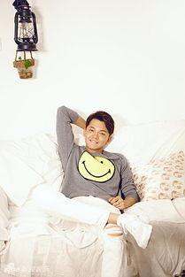 演员闫肃照片,光影交错，演绎人生百态