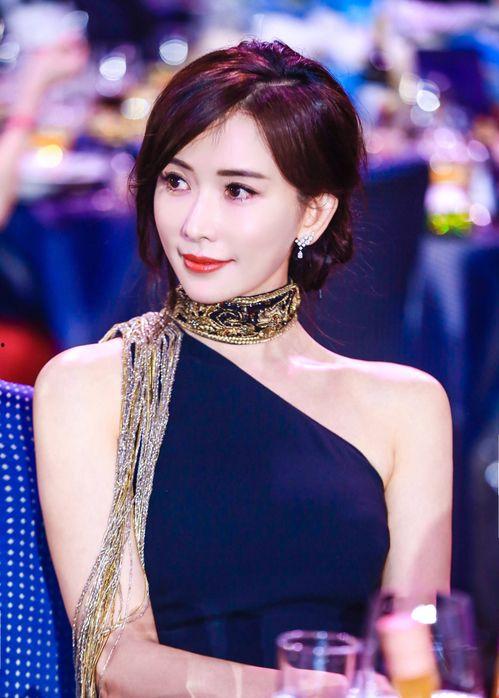 明星风光,揭秘明星风光背后的故事